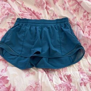 Lululemon Women’s Hotty Hot Short Low-Rise 4”, Nile Blue, size 8